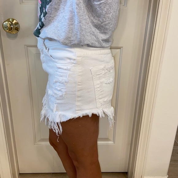 White jean skirt. - Picture 4 of 12